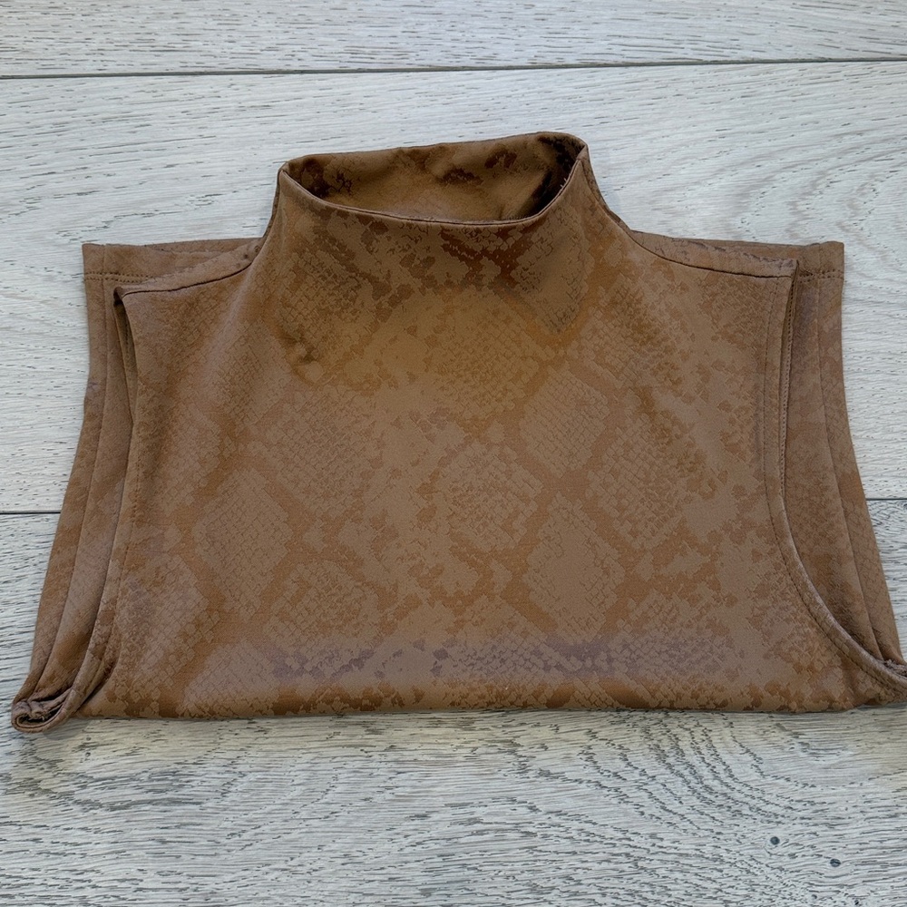 Express Body Contour Snakeskin Jacquard Mock Neck Top in Pecan Size Small - Picture 3 of 11